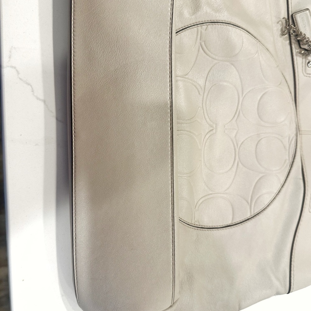 Elegant Cream Tote Bag - Picture 6 of 6